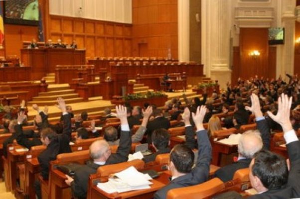 Propunere: Parlamentarii neafiliaţi nu îşi pot constitui grupuri parlamentare